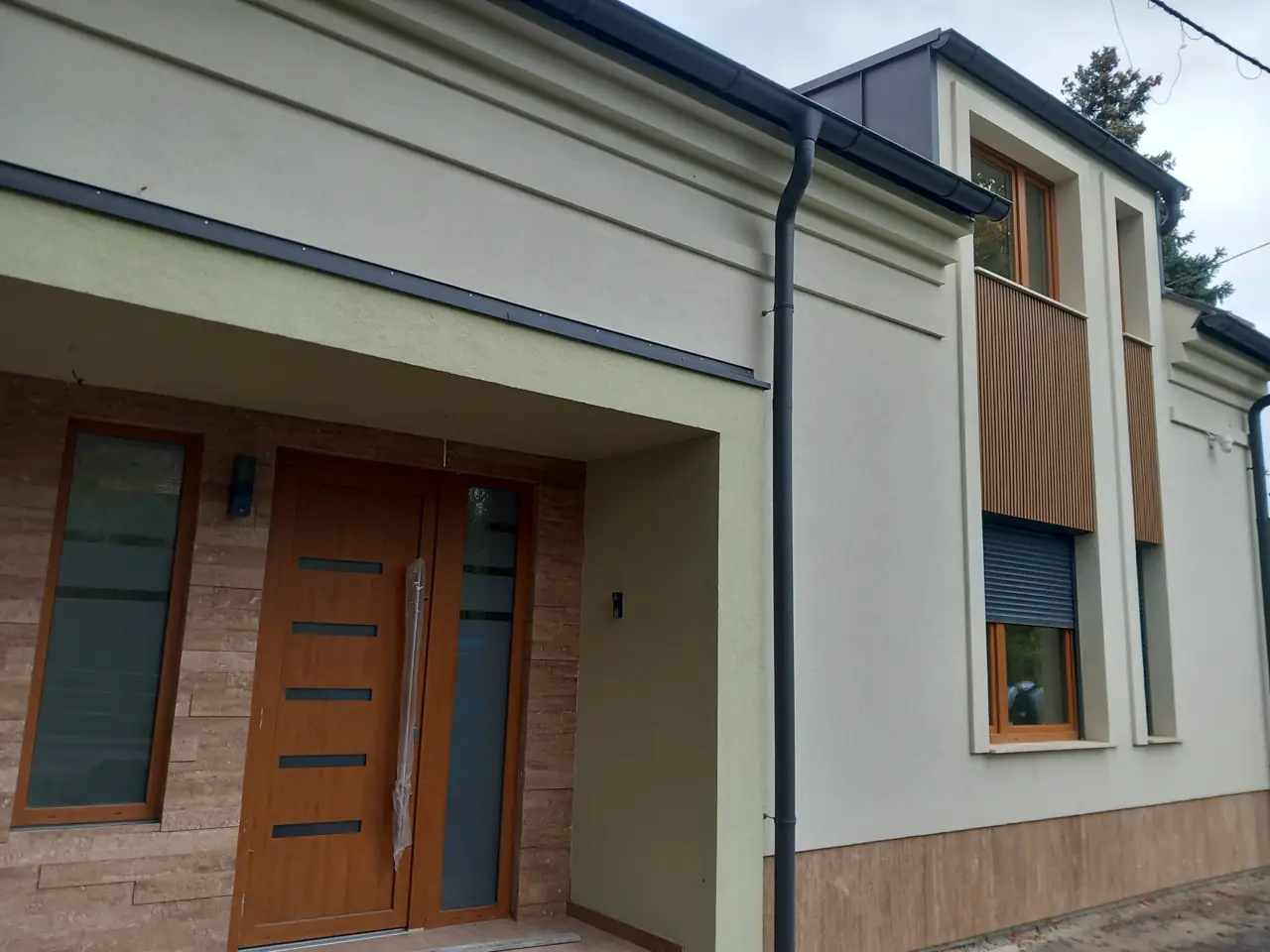 Társasház és garázsok – kivitelezési fotók