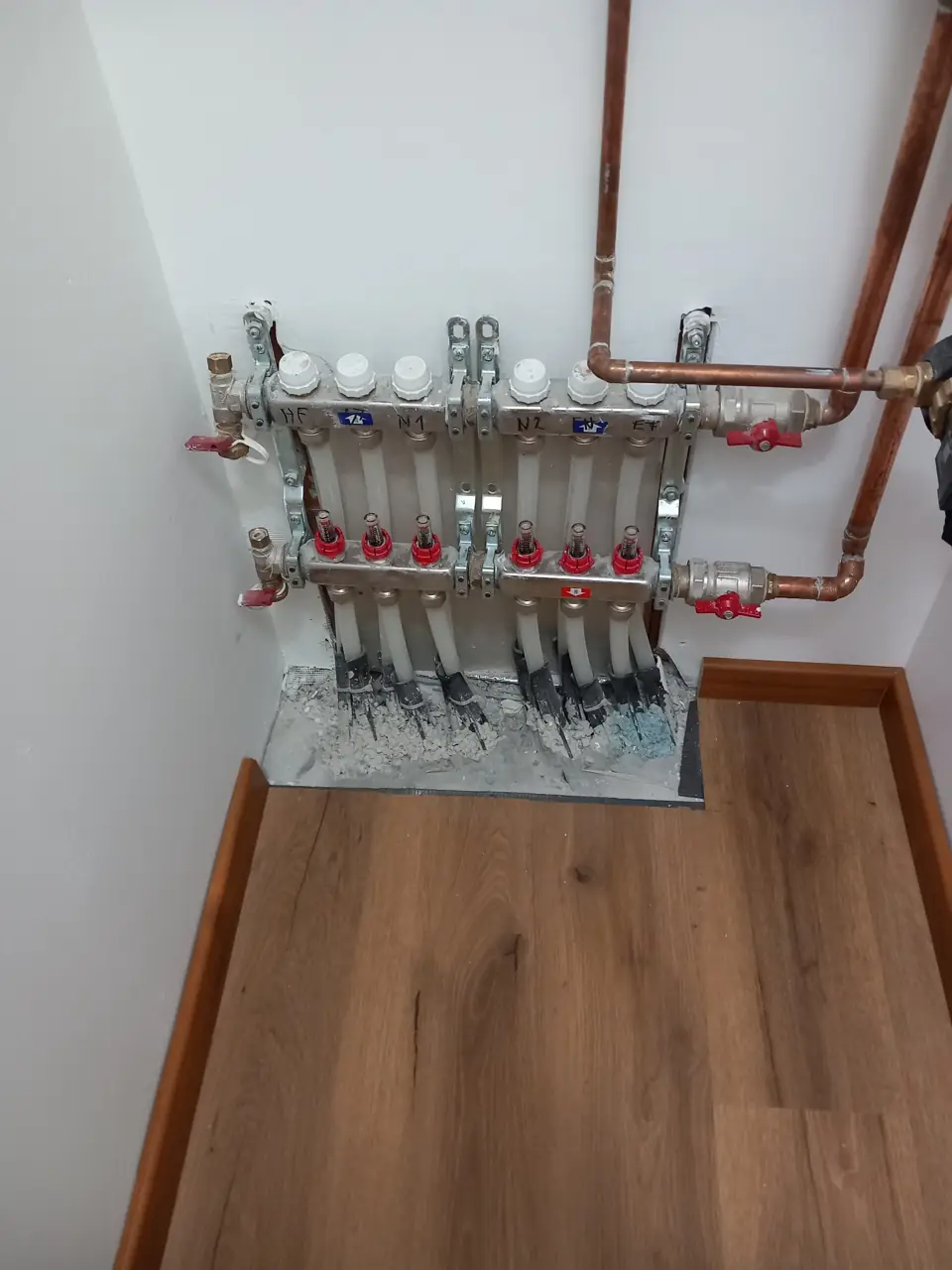 Társasház és garázsok – kivitelezési fotók