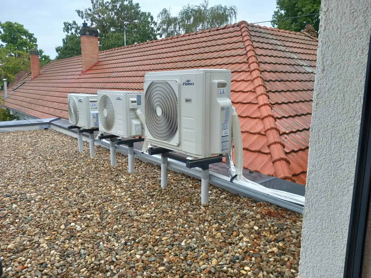 Társasház és garázsok – kivitelezési fotók